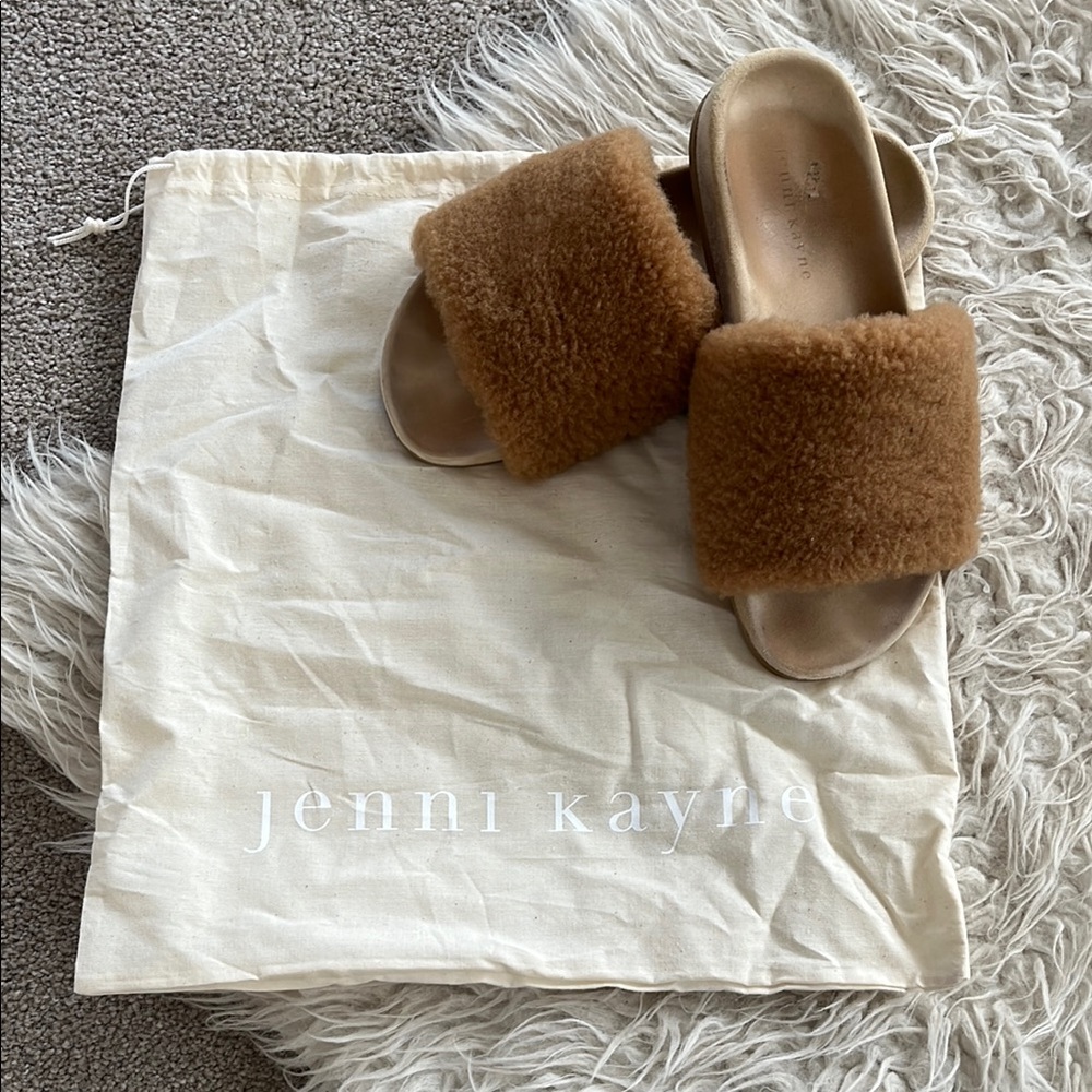 Jenni Kayne Brown Mules with Plush Fur and Open-Toe Design